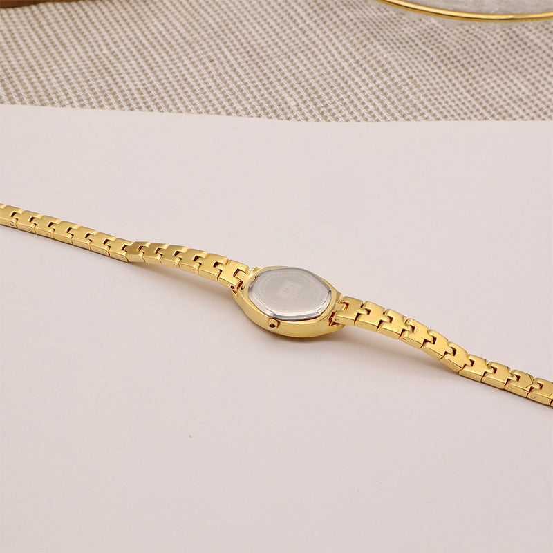 Women's Fashion Alluvial Gold Vintage Pineapple Pattern Watch